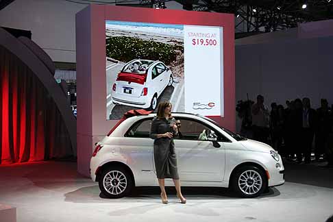 Fiat - Fiat 500 C presentata al salone di News York da Laura Soave